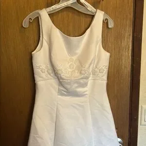 Alfred Angelo Dresses | Alfred Angelo Cream A-Line Scoop Neck Wedding Dress | Color: Cream/White | Size: 10 | Cherylreed633's Closet Alfred Angelo Dresses | Alfred Angelo Cream A-Line Scoop Neck Wedding Dress | Color: Cream/White | Size: 10 | Cherylreed633's Closet